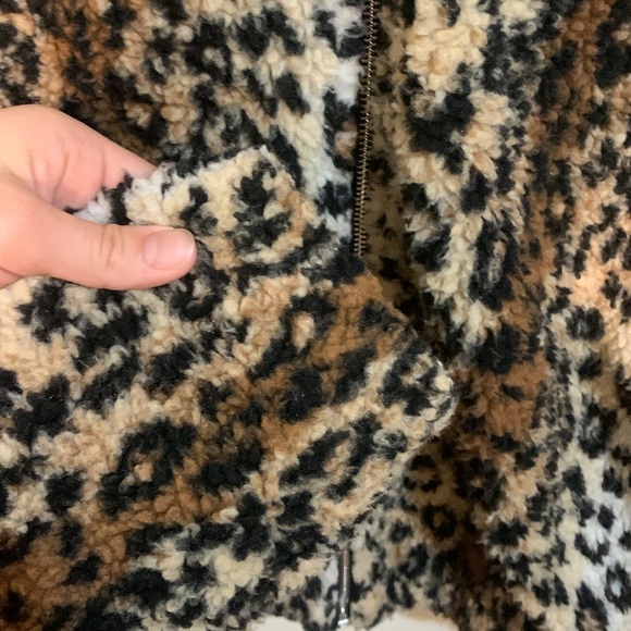 Forever 21 Cropped Leopard / Cheetah Print Sherpa Full Zip Jacket Sz S - Picture 6 of 10